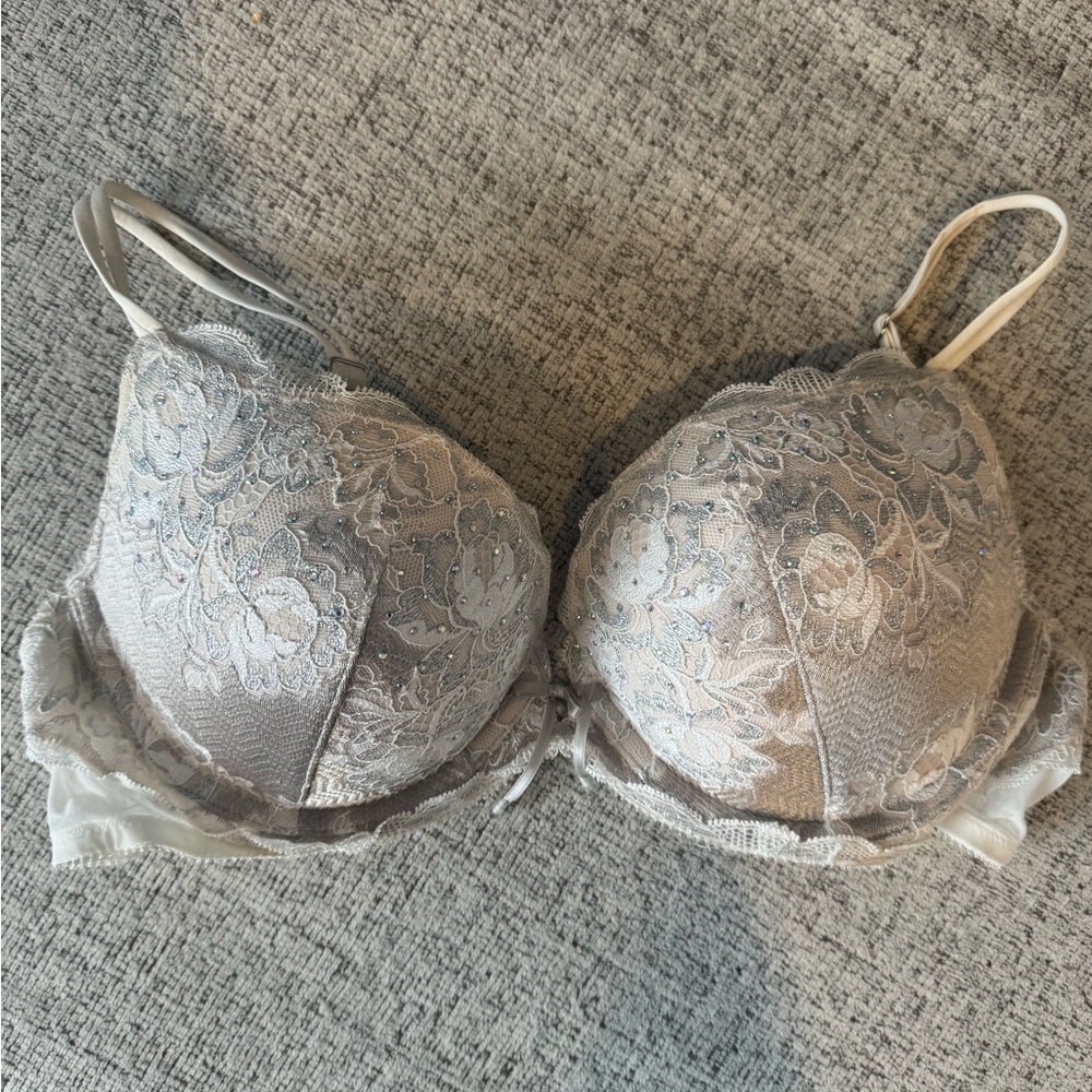 Victoria's Secret Lace Bra in Light Gray